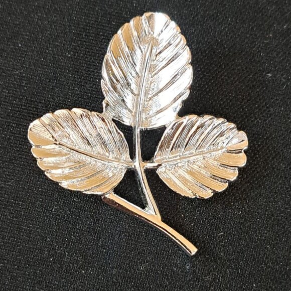 Vintage Sarah Coventry Silver-Tone Leaf Brooch Pin 2.25" - Picture 1 of 5